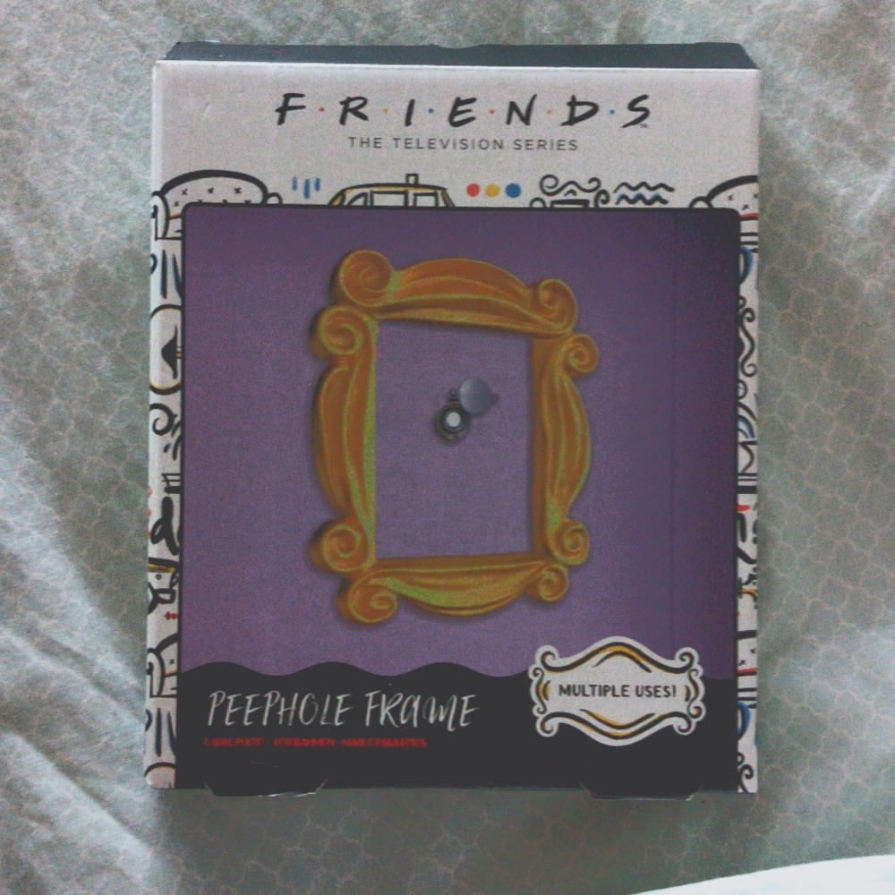FRIENDS Peephole frame